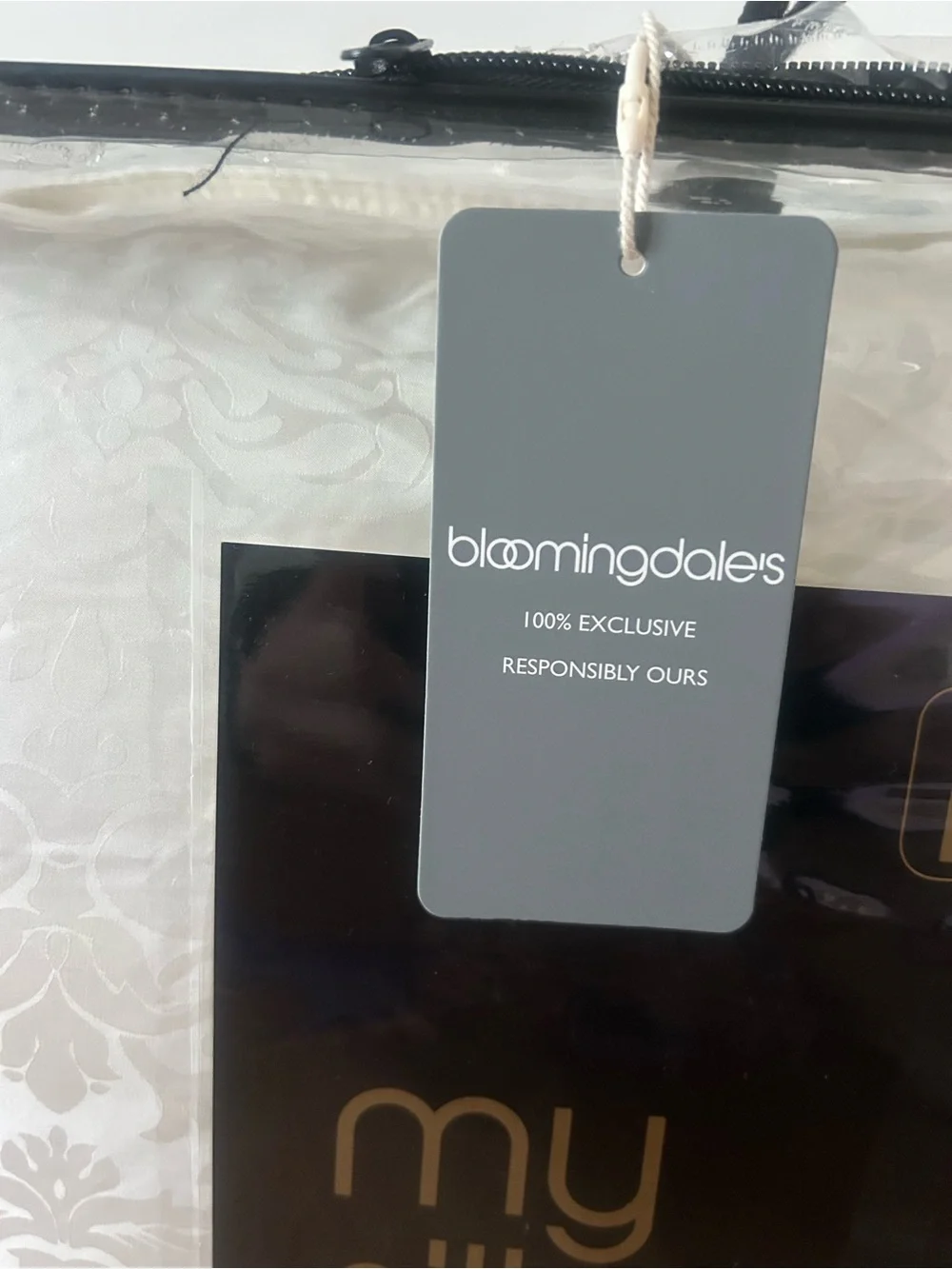 Bloomingdale’s NWT 100% Silk Jacquard Pillow Goose Down 25oz Standard 700